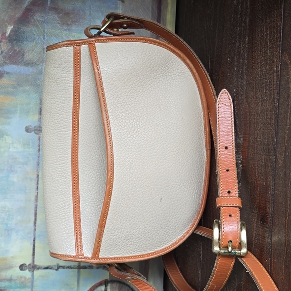 Dooney and Bourke vintage equestrian style bag - Picture 3 of 17